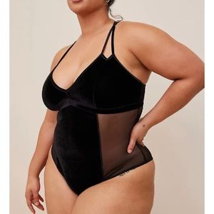 🆕 Black Velour and Mesh Bodysuit 2 2X 18 20 NWT Torrid New! Top